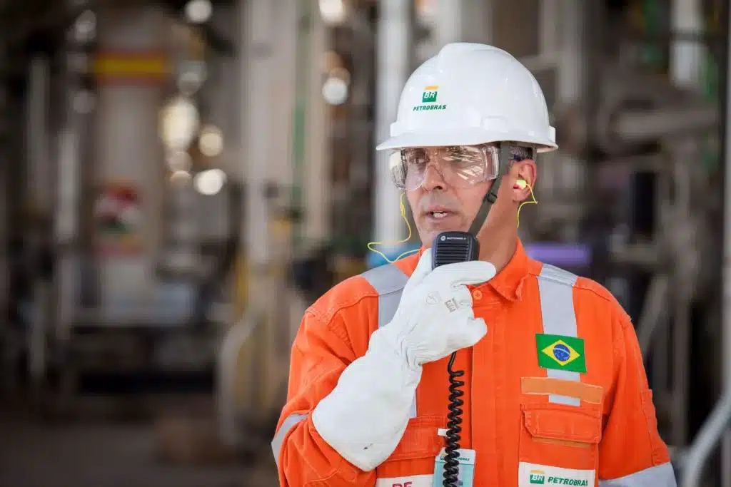 Profissional da Petrobras em Atividade Industrial: Oportunidades de Carreira Após Aprovação no Concurso