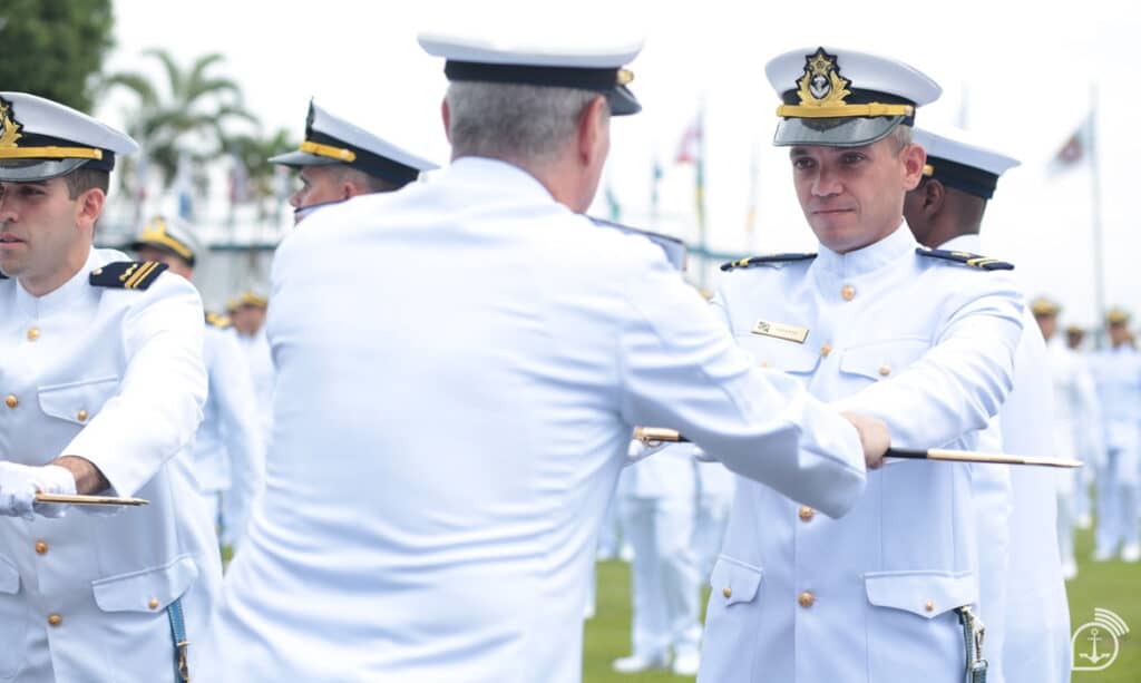 CP-T 2026 Marinha - Oficiais do Quadro Técnico em cerimônia militar - 33 vagas para nível superior