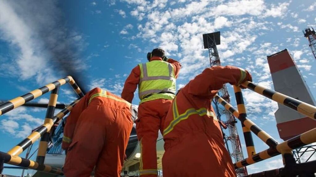 Engenheiros da Petrobras em plataforma industrial — Concurso Petrobras Engenharia Civil 2026