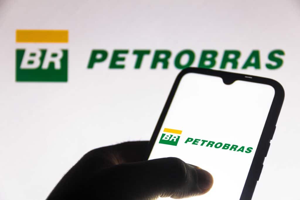 Concurso Petrobras vale a pena — plataforma de petróleo offshore representando oportunidades na maior estatal do Brasil