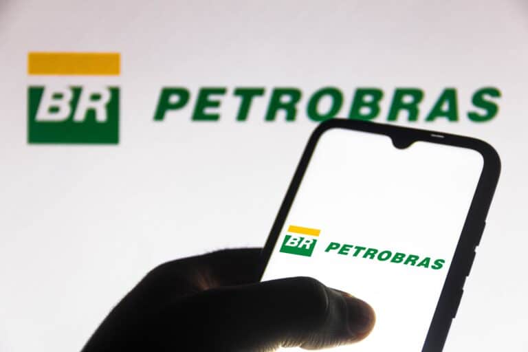 Concurso Petrobras vale a pena — plataforma de petróleo offshore representando oportunidades na maior estatal do Brasil