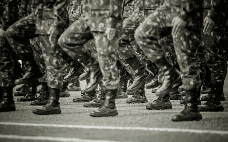 Edital do Exército ESFCEx 2026 com informações sobre vagas, requisitos, inscrições, prova e ingresso na carreira militar.