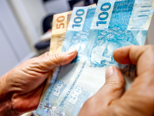 salário banco do brasil 2026 quanto ganha funcionário bb notas reais