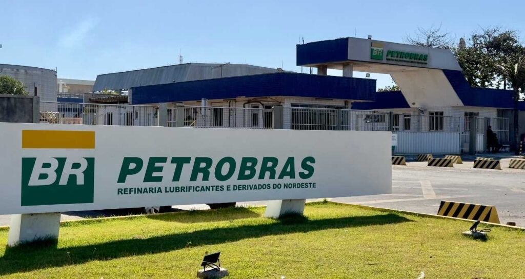 Entrada da Refinaria Lubrificantes e Derivados do Nordeste da Petrobras